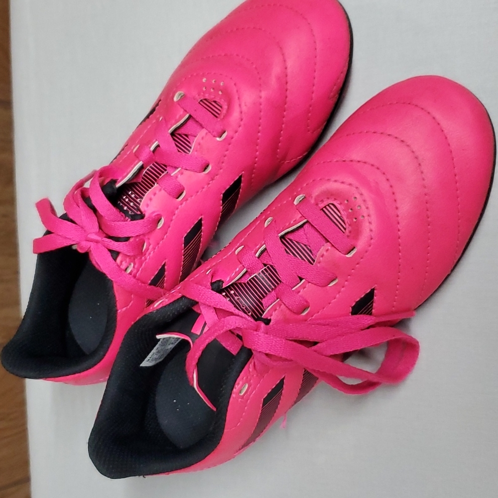 Girls Soccer Shoes
